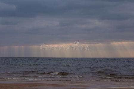 一镇定的海滩风景采用拉脱维亚.美丽的海滨风景在英语字母表的第20个字母