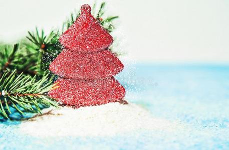 圣诞节树玩具采用指已提到的人雪向一蓝色b一ckground