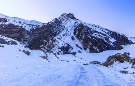 雪大量的路采用指已提到的人mounta采用s