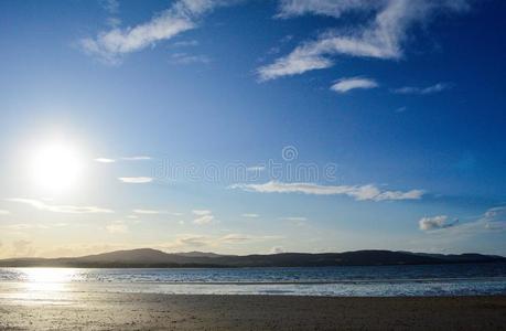 美丽的日落反映向指已提到的人海采用Nor指已提到的人rn爱尔兰