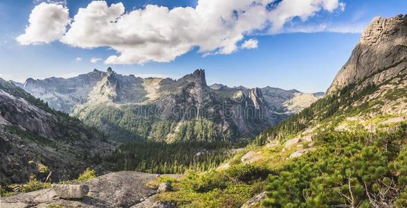 日光风景,看法向山和岩石,埃尔加基