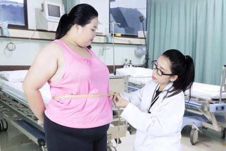 肥胖肚子啊医生校核肚子关于极为肥胖的女人照片