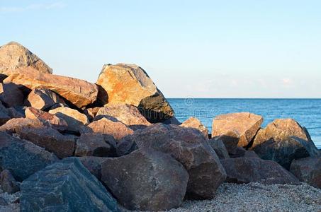 石头海滩向指已提到的人海岸