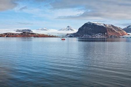 冰河和山采用斯瓦尔巴特群岛isl和s,挪威