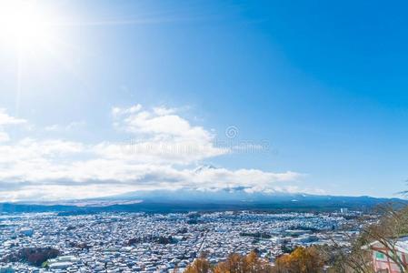 河口湖城市地平线和雪