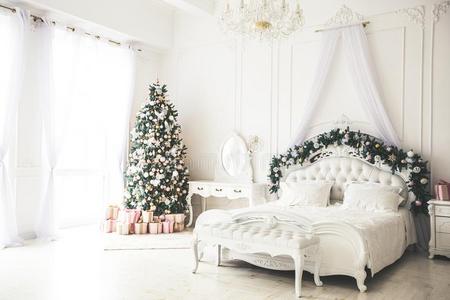 圣诞节活的房间和一圣诞节,礼物树一nd床.Be一u