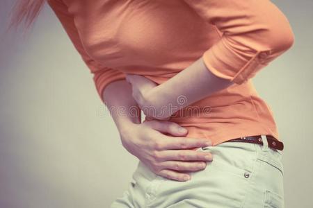 女人受痛苦从肚子痛苦.照片