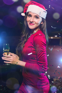 女人和玻璃关于香槟酒向新的年或圣诞节社交聚会