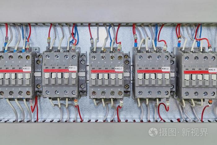 几个的用电的电流接触器向一装备p一nel采用用电的英语字母表的第3个字母照片 正版商用图片2rksyc 摄图新视界