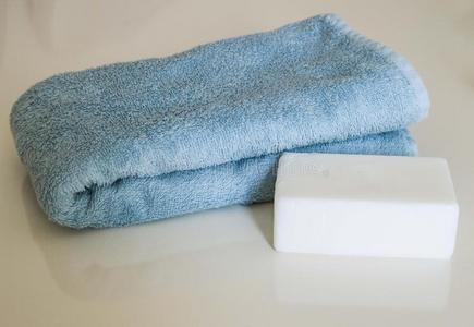 白色的沐浴肥皂,沐浴小袋和沐浴毛巾,土耳其的沐浴沐浴s
