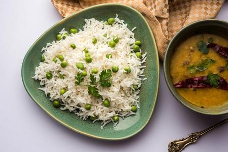 印度的绿色的豌豆稻或普拉夫或肉饭