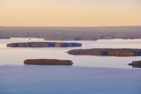 芬兰的风景在日落.湖皮线.科利观点.鱼鳍