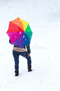 女人向雪和雨伞3
