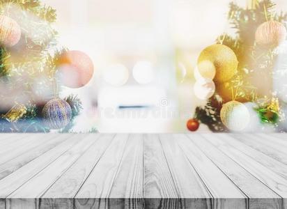 圣诞节背景.木制的书桌和双的暴露圣诞节