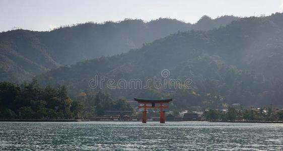 它的福岛圣地采用广岛黑色亮漆