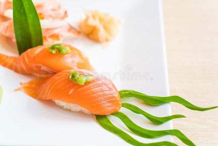 鲑鱼生的寿司