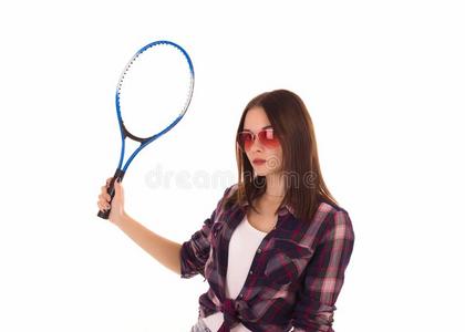 年幼的漂亮的女孩和网球球拍,隔离的