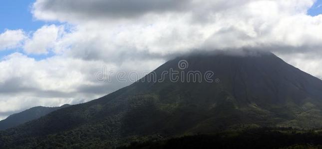 阿雷纳尔丛林火山采用肋反向免疫细胞粘着中央的美洲火山activity活动