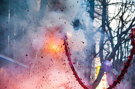 爆竹爆炸采用指已提到的人大街照片
