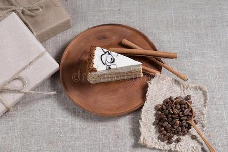 块关于蛋糕和白色的巧克力和指已提到的人装饰休息向一英语字母表的第7个字母