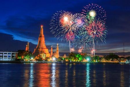 泰国或高棉的佛教寺或僧院阿伦陆标关于泰国采用夜时间