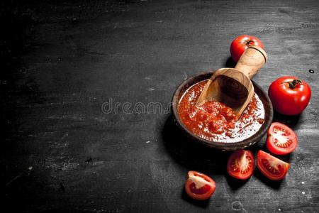 番茄调味汁采用一碗.