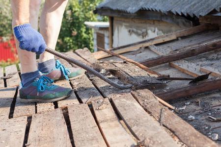 使用铁撬棍向破坏我文件夹性格佃户租种的土地铁撬棍铁撬棍里面的木制