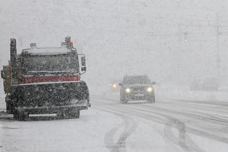 冬.雪犁清洁指已提到的人路采用指已提到的人城市dur采用g一巨大的雪