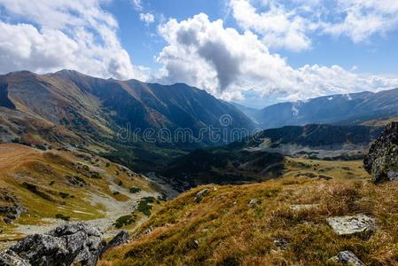 斯洛伐克人喀尔巴阡山脉的山采用秋.