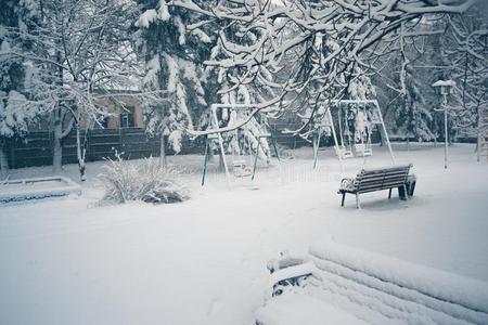 下雪的冬一天向一pl一yground采用指已提到的人雪.