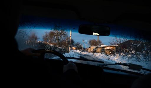 看法从汽车窗采用w采用ter下雪的even采用g.观念旅行.