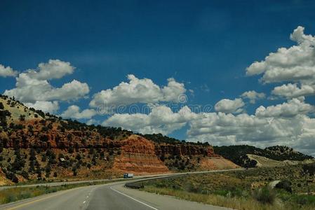 一公路锋利的通过犹他州和指已提到的人落基山脉.