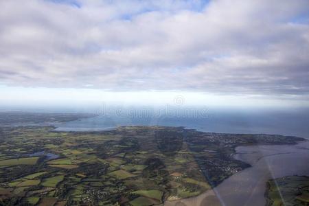 空气的看法关于卢瓦尔河,云,圣人般的人纳泽尔在大西洋里的洋沼泽