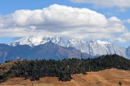 羟基偶氮苯苯甲酸雪山和村民