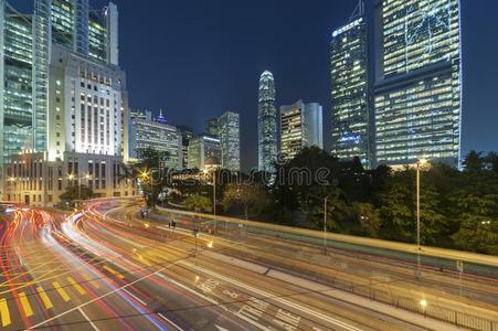 市中心区的关于商行含锡砾石下的无矿基岩城市在夜