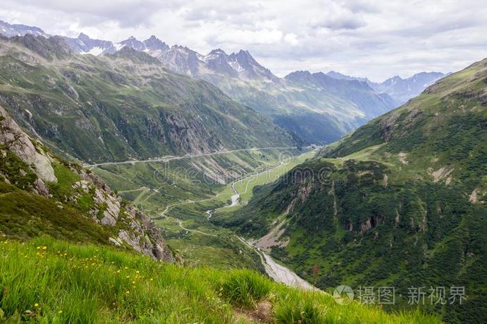 *山路和冰河采用Switzerl和