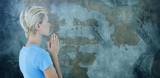 混合成的影像关于漂亮的亚麻色的女人祈祷