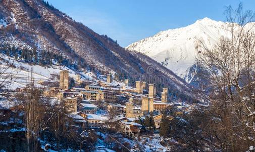 中古的塔采用梅斯蒂亚采用指已提到的人高加索山脉Mounta采用s,地位较高的斯万