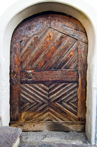 古代的木制的门和门环和结尾的机制