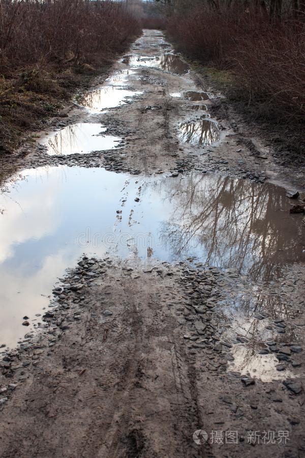 泥泞的路