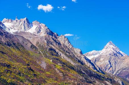 雪山采用西藏