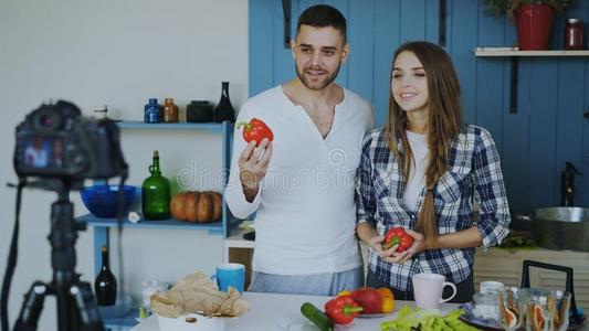 欢乐的有魅力的对记录磁带录像博客关于素食者