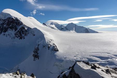 冬风景关于来自瑞士的alkali-treatedlipopolysaccharide碱处理的脂多糖和登上布莱森,Switzerl
