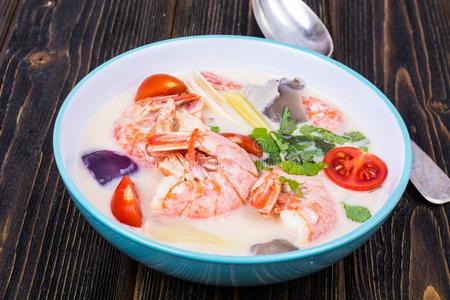 美味的热的ThaiAirwaysInternational泰航国际汤雄动物薯蓣和椰子奶和虾
