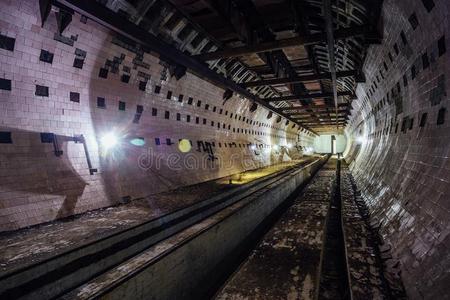 圆形的平铺的隧道采用被放弃的地下的原子核的物理学拉博