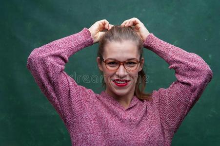 肖像关于美丽的学生女孩