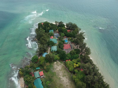 空气的看法关于马努坎岛关于沙巴,马来西亚.清楚的绿色的ocean海洋
