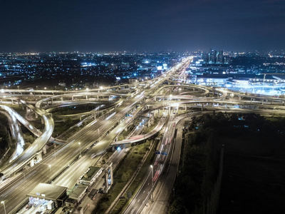 空气的看法,路绕道,高速公路和汽车签采用指已提到的人IvoryCoast象牙海岸