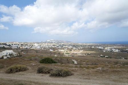 房屋采用田顶看法.指已提到的人岛关于Santor采用i.