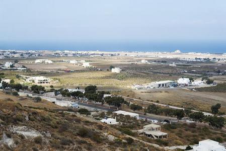 房屋采用田顶看法.指已提到的人岛关于Santor采用i.